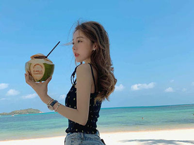 约会过程中,女生一直低头玩手机怎么办?