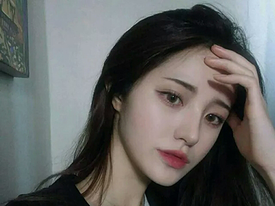 女生同时和不同男生暧昧,我要继续追吗?