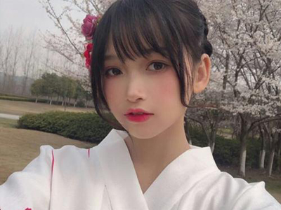 女生不主动找你聊天,是不喜欢你吗?
